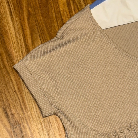 Jolie women’s large 12 14 top blouse Beige Ruffle V-Neck peplum stretch ribbed - Picture 3 of 7